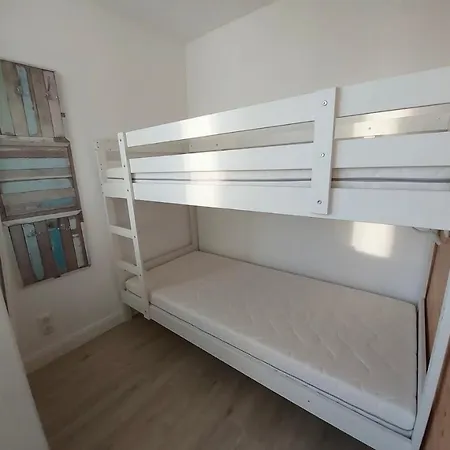 Moderne Mit Sonnenuntergang über Dem Heiligenhafen