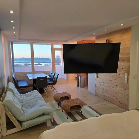 Moderne Mit Sonnenuntergang über Dem Apartment Heiligenhafen