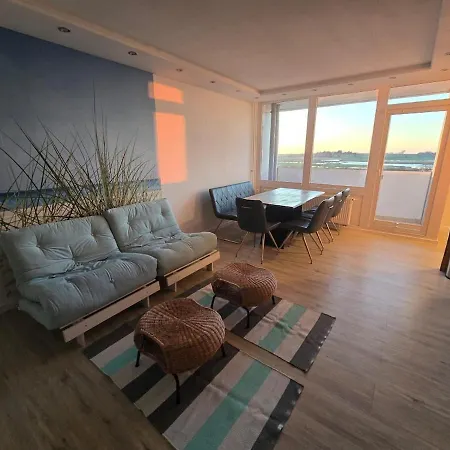 Moderne Mit Sonnenuntergang über Dem Apartment *