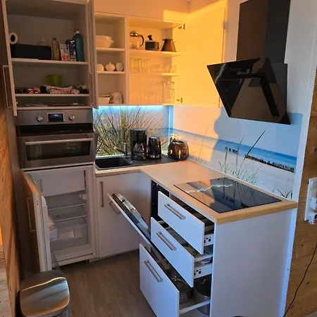 Moderne Mit Sonnenuntergang über Dem Apartment Heiligenhafen