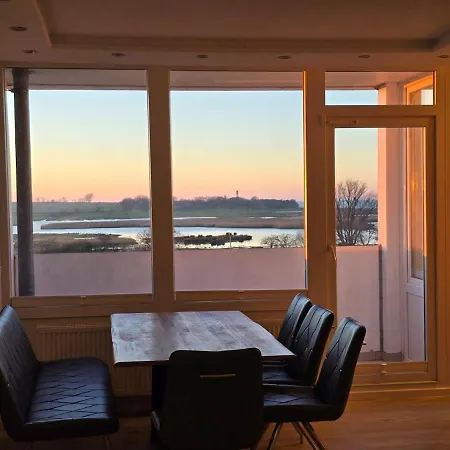 Moderne Mit Sonnenuntergang Ueber Dem Apartment *